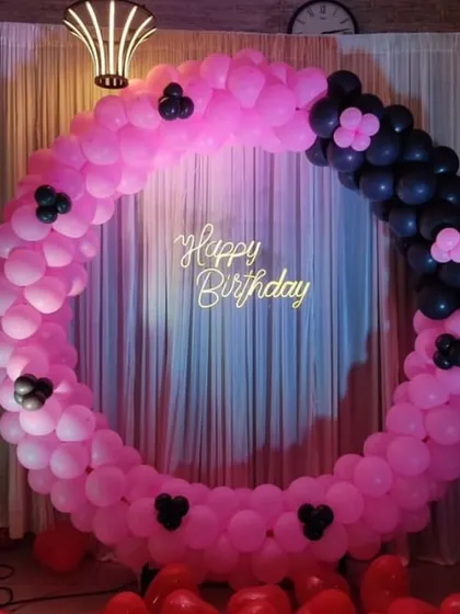 A playful pink and black balloon ring decoration. We added small black balloon clusters to the pink arch to create a fun, polka-dot-like effect.