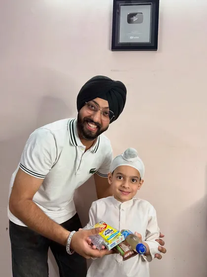 Gifting some treats to one of my youngest and most sincere students. Encouraging the little ones is key to building their lifelong love for music.