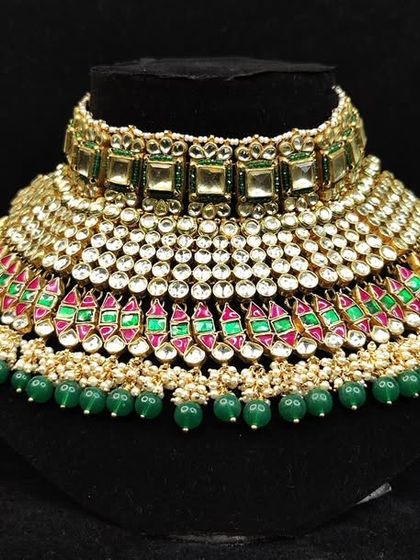 A close-up of the grand bridal choker with pink and green stones.
