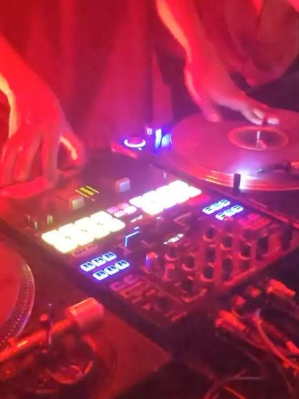 Hands on the vinyl at an Arcade 140 event. These nights are all about bass music, and I use turntablism to add extra texture and rhythm to my dubstep and grime tracks.