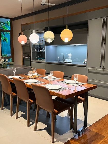 This angle shows the handle-less cabinetry in Satinated Glass Lava Grey, which provides a soft, matte finish that is both elegant and easy to maintain.