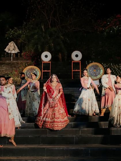 Grand Varmala & Jaimala Moments photo 13