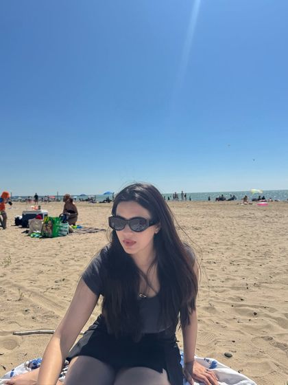 Another selfie from the beach, showing a relaxed and happy expression that connects with the audience.