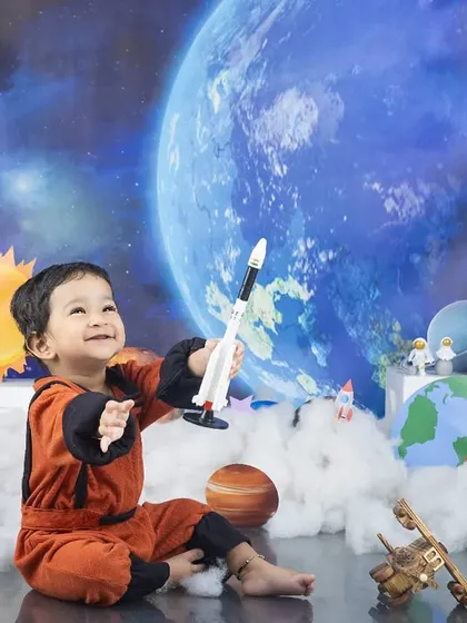 One small step for baby, one giant leap for cuteness! This astronaut theme with a planet backdrop and rocket ship is perfect for your little explorer.
