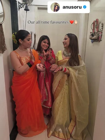 It was a pleasure for our team to apply Karwachauth mehndi for these lovely ladies. Teamwork makes it possible for us to be in multiple places at once.