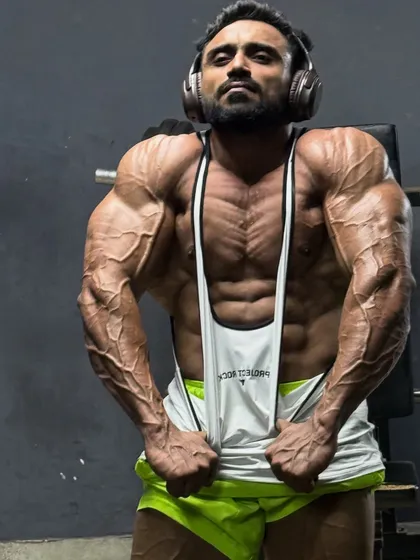 This is peak condition, earned through late-night workouts and pure discipline. My online fat loss coaching is designed to get you shredded and reveal the muscle you've worked hard for.
