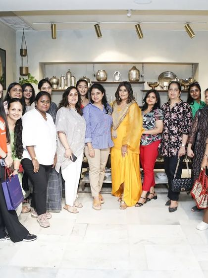 Another shot of our lovely participants at the Artistico Decor workshop. I am so grateful for their encouragement and enthusiasm.