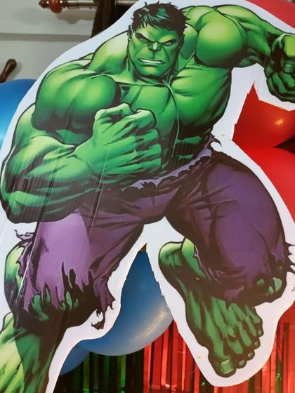 Detail of the Hulk cutout, adding a powerful touch to the superhero party.