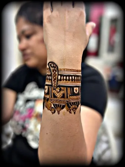 A detailed cuff design featuring a doli. This can be a standalone piece or part of a larger bridal design.