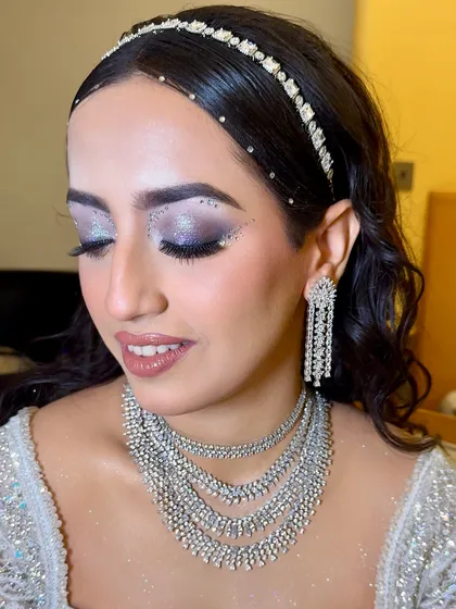 This cocktail look was all about making a grand, show-stopping statement. I used a blend of iridescent glitter and rhinestones to create these mesmerizing eyes that catch the light from every angle. It’s a look that is unapologetically bold and designed to own the room.