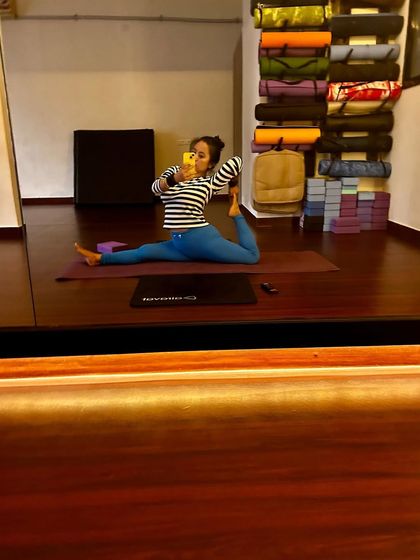 Selfie time during practice. Capturing a moment in Eka Pada Rajakapotasana (one-legged king pigeon pose) in the studio mirror.