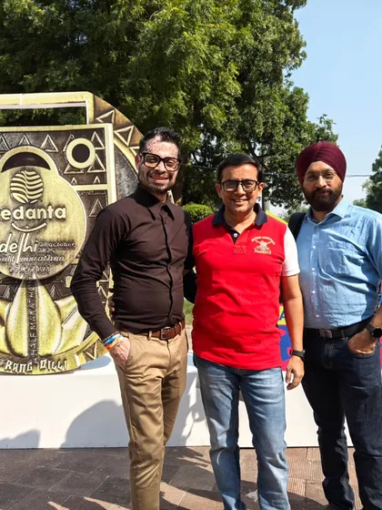 A group photo at the VDHM expo. We are ready to "Rang De Dilli".