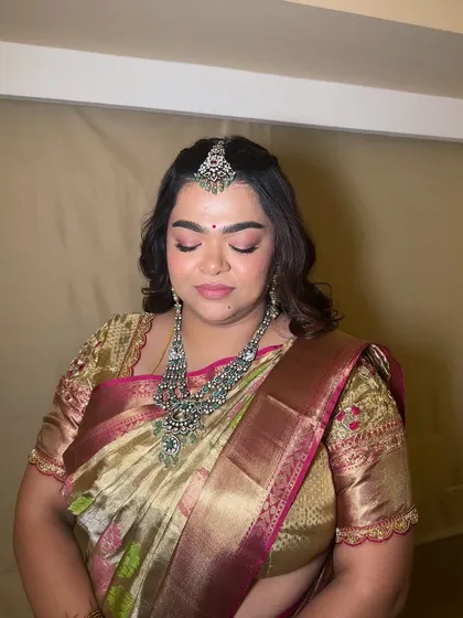 A soft glam party look perfect for a wedding guest. This makeup features a gentle pink smokey eye and a natural lip, paired with soft waves in the hair.