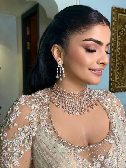 Another close-up of the bride's glamorous evening look.