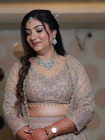 This client looks so serene and beautiful. The soft waves in her hair and the dewy makeup create a very dreamy and ethereal engagement look.