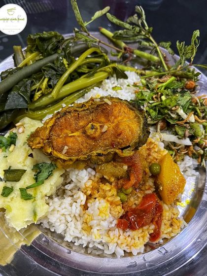 A simple home-style platter with mashed potatoes, singju, fried fish curry, and steamed vegetables.