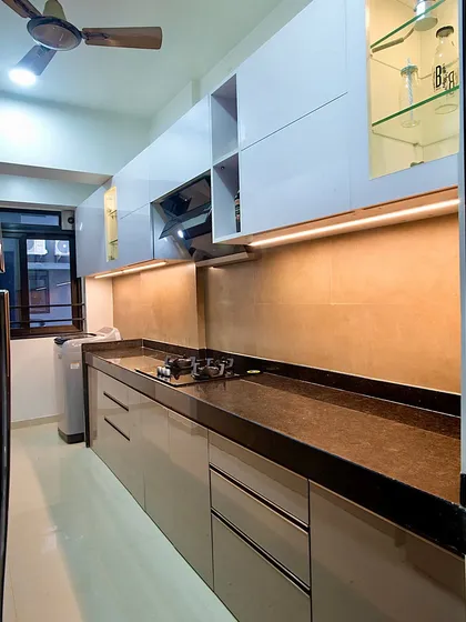 A shot of the cooking area with glass-fronted upper cabinets, perfect for displaying crockery.