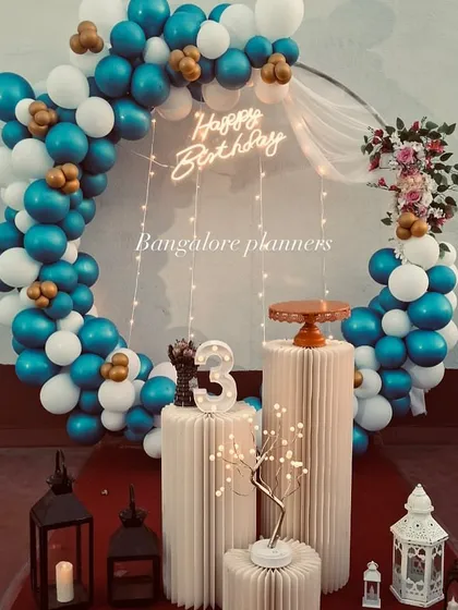 From elegant to playful, I design birthday backdrops that become the centerpiece of your celebration. This full-circle balloon arch in blue, white, and gold adds a touch of class to any party.