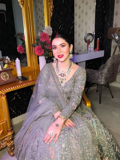 Another shot of this stunning look. The red lip provides a beautiful contrast against the grey outfit.