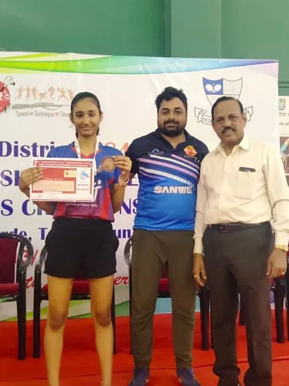 Celebrating our team's gold medal in the U-15 girls' team championship and Vaishnavi Jaiswal's individual bronze at the Maharashtra state championship 2022.