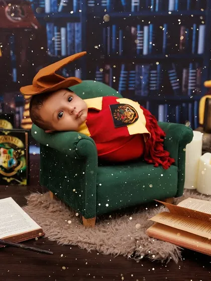 Calling all Potterheads! I bring the magic of Hogwarts to my studio with this detailed Harry Potter theme, complete with a sorting hat, wands, and a cozy Gryffindor scarf for your little wizard.