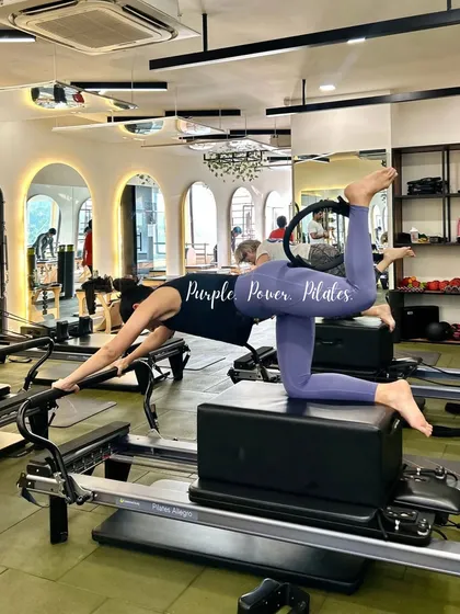 Serving strength, style, and a whole lot of slay. This move combines a plank with a leg lift, using the magic circle for added resistance.