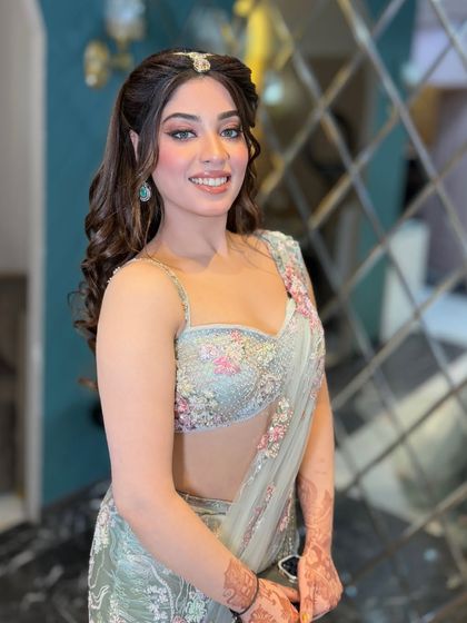 Another beautiful shot of this Alia Bhatt-inspired look. The makeup is flawless from every angle.