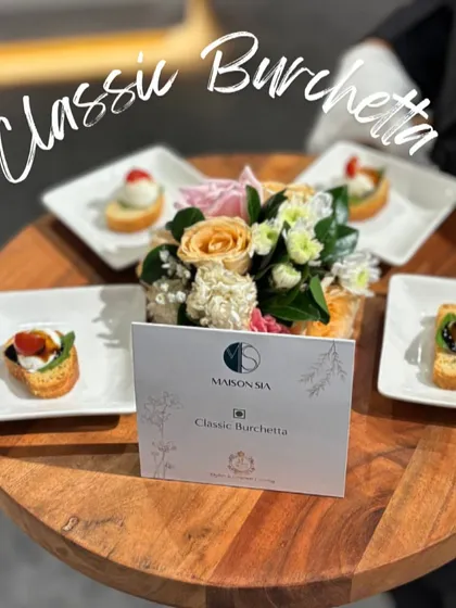 Classic Bruschetta served on individual plates. Toasted bread is topped with fresh tomatoes, mozzarella, and basil, delivering a timeless Italian flavour for the Maison Sia event.