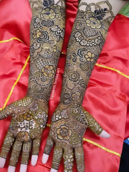 This bridal design features bold, shaded roses and intricate jaal work on the fingers. I also personalized it by hiding the groom's name, Thaqib, in the palm.