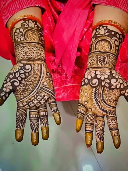 Another shot of the same design, highlighting the rich application of the henna paste.