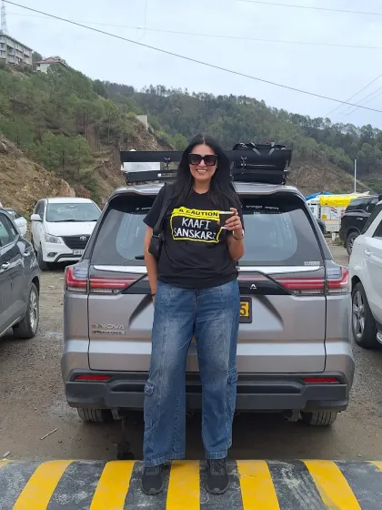 A casual, comfortable look for a road trip. A quirky t-shirt, baggy jeans, and sneakers are perfect for a day of travel.