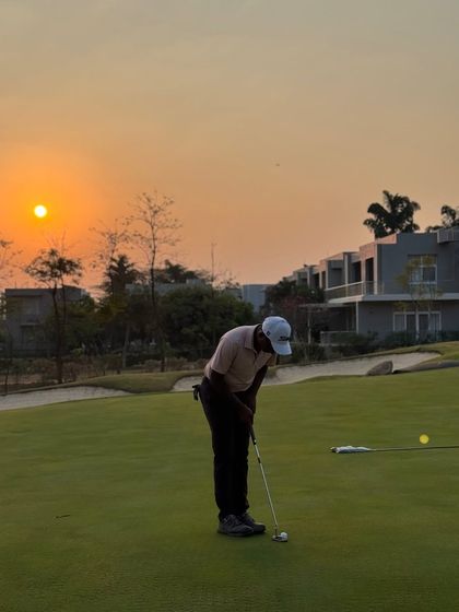 Mornings at TSG are the foundation of champions. Our facilities at Zion Hills provide the perfect backdrop for the golden hour grind, with expansive ranges and pristine putting greens.