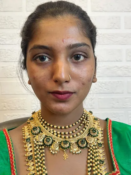 A before-and-after shot showcasing a complete Maharashtrian bridal look, from a natural face to a fully adorned bride.