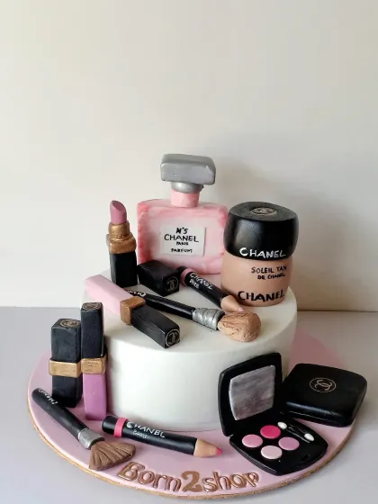 This cake was for someone who lives and breathes glamour. I handcrafted every single piece, from the Chanel lipstick to the foundation and brushes, to make it feel like opening a real makeup kit. It’s not just a cake, it’s a vibe.