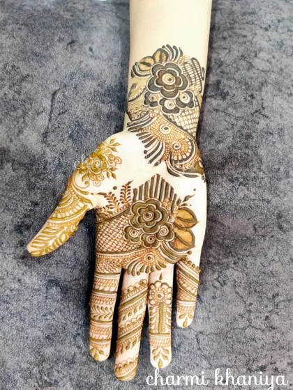 A beautiful example of a modern fusion design. This piece combines elements of Arabic floral patterns with the shading and detail of traditional Indian mehendi.