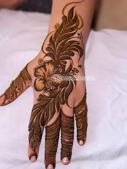 The fresh paste of the hibiscus design. Notice the clean lines and the contrast between the filled-in leaves and the delicate flower petals.