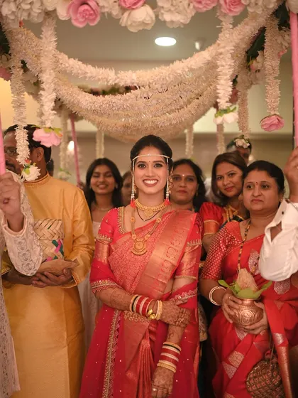 The bride's grand entrance, surrounded by her family. Her glowing makeup makes her the center of attention.