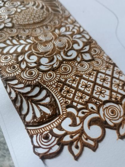 This image highlights the border of a bridal design, featuring a delicate floral vine and a geometric grid pattern. We learn many such combinations in the course.