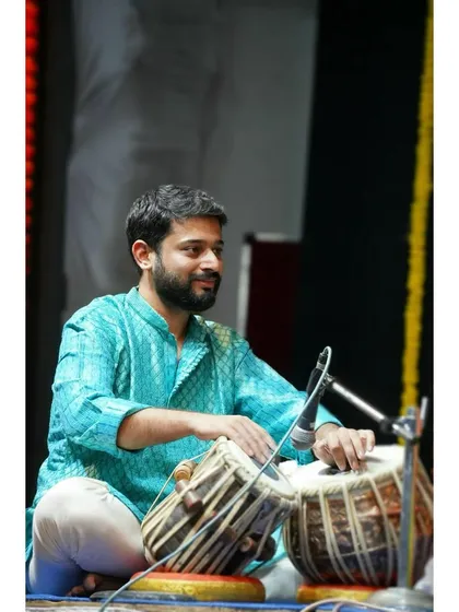 A smile shared on stage, a moment of musical connection.