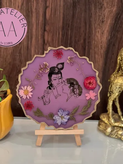 I design spiritual art pieces that bring a sense of peace to your home. This Radha Krishna frame is handcrafted with real flowers, capturing their divine love in a piece that is perfect for your personal altar or as a thoughtful gift.