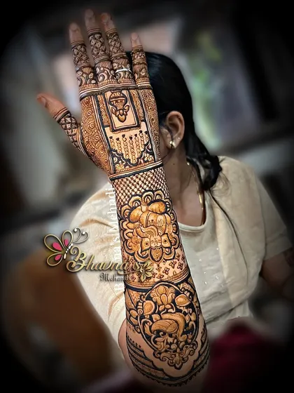 An elegant back-hand design with Ganpati figures, created by a student during our wedding season workshop. This is the kind of detailed work our artists learn to master.