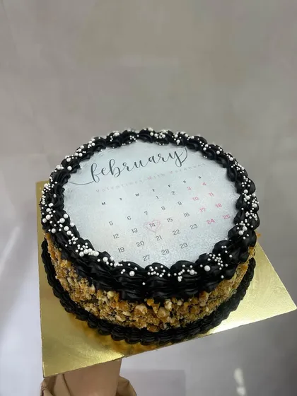 Mark your special date with a calendar-themed burn away cake. This one, with its dark chocolate and nut crumble design, is perfect for celebrating an anniversary or Valentine's Day.