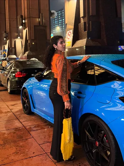 A final pose with the car. This was such a fun, spontaneous photoshoot.