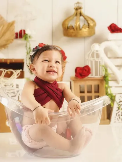A big, cheesy grin from the tub. This boho-themed first birthday shoot with red accents was full of personality.