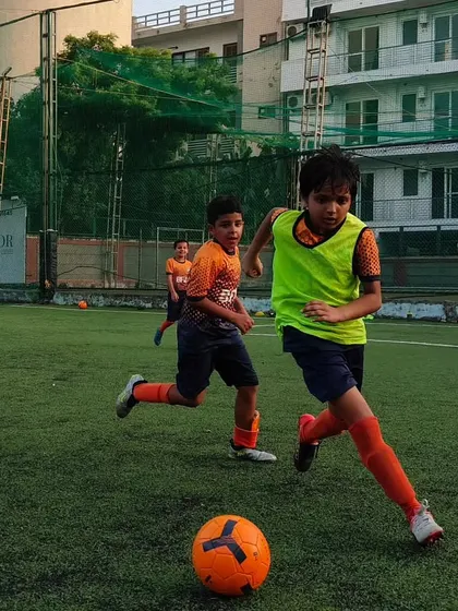 Dribbling past a defender in a 1v1 drill. These exercises are key to developing the skills and confidence needed for match situations.