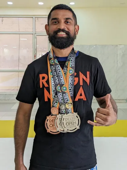 Sriraag with his impressive collection of medals from the Delhi Open. Two silvers and a bronze against tough competition is a testament to his hard work.