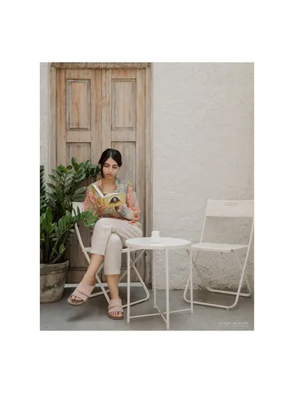 A moment of quiet contemplation. We also capture individual portraits during a couple's shoot that reflect their personality and grace.