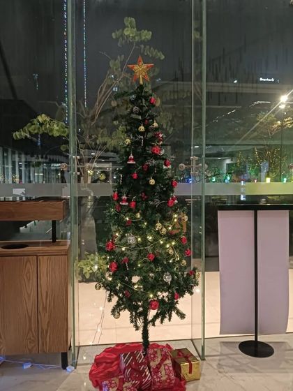 Festive Office Transformations photo 8