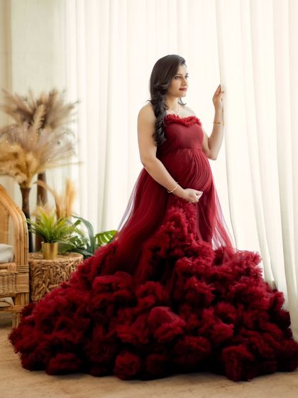 A beautiful portrait by the window, capturing a moment of quiet reflection for the mom-to-be.