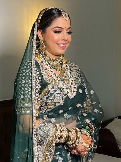 Another shot of the beautiful bride in her green saree, looking absolutely stunning.